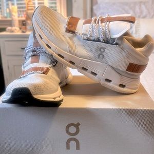 On Running cloudnova white/Pearl women’s size 7